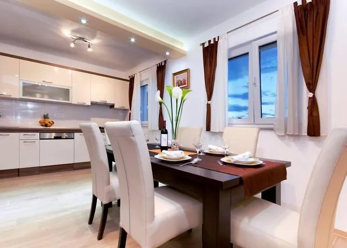 Apartment Natasha By Interhome Makarska