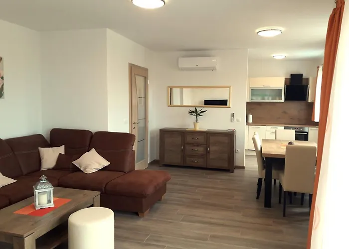 Apartment Natasha By Interhome Makarska