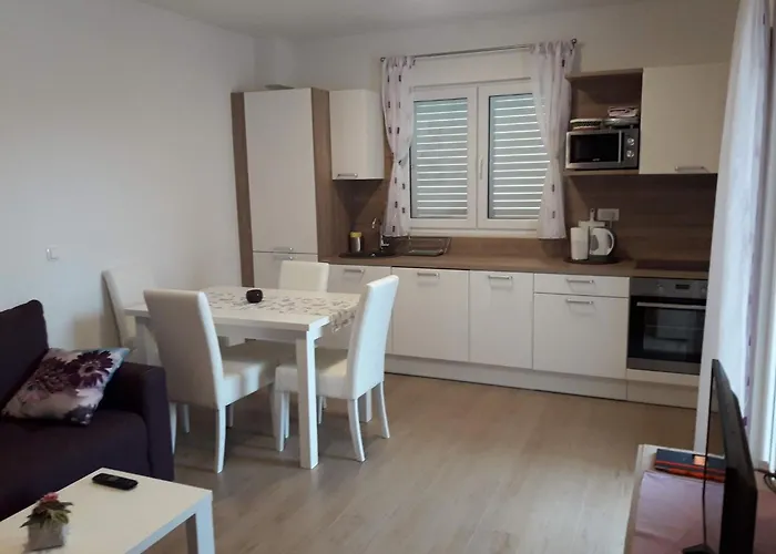Apartment Natasha By Interhome Makarska